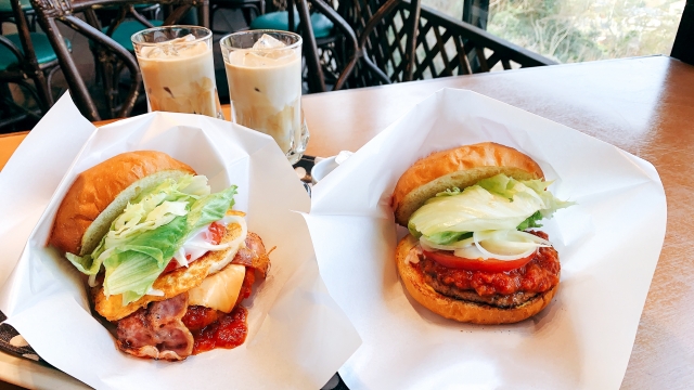 お店で提供される佐世保バーガー