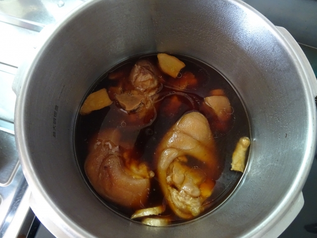 豚足(てびち)の出汁