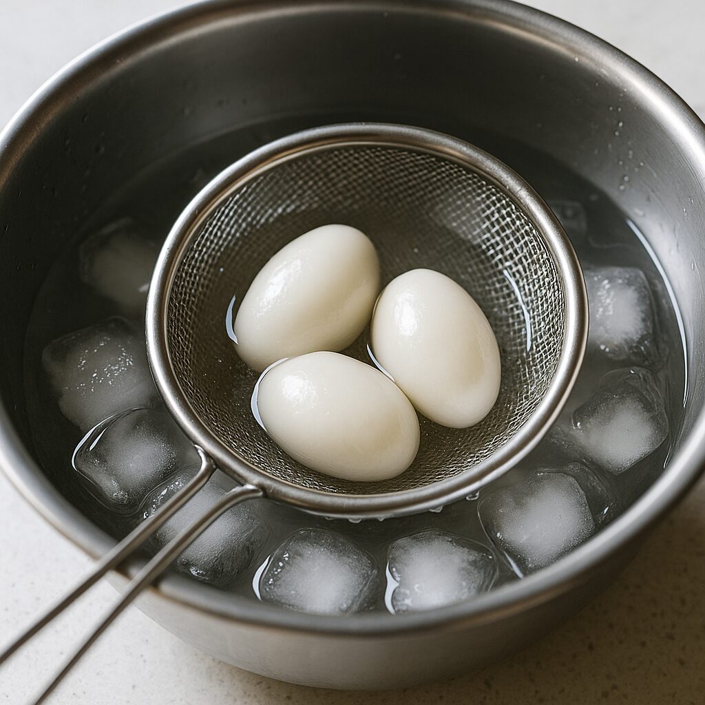 けいらんを冷水で冷やす