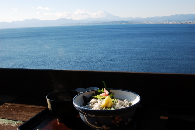 江ノ島のテラスがある店