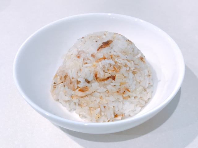 さばめしのおにぎり